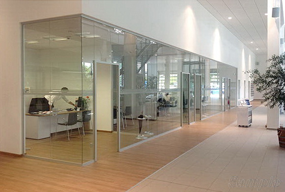 Tempered glass is the best solution for the construction of office partitions