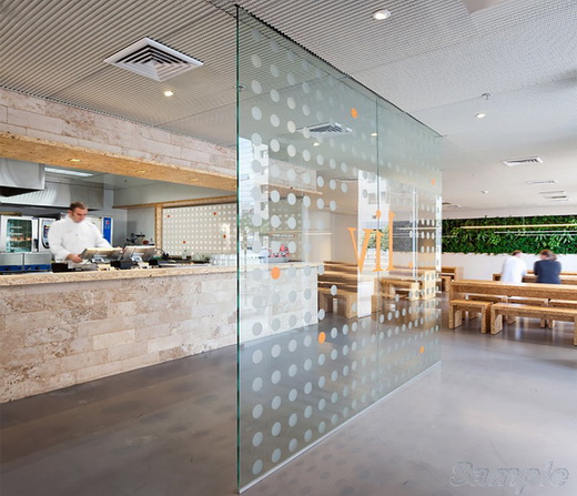 Glass partitions in a restaurant