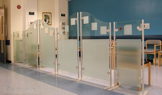 Mobile glass office partitions