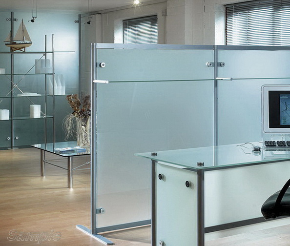 Mobile glass partitions on supports – legs