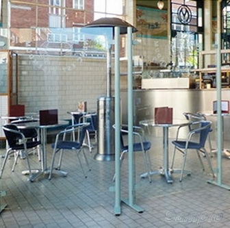 Mobile glass partitions in a cafe