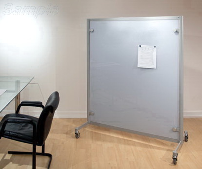 Mobile glass partition