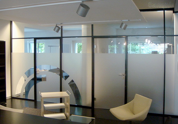 Glass partitions in recreation area