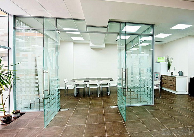 Glass partitions in recreation area