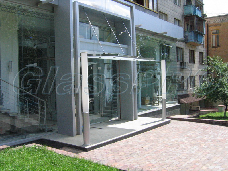 Козирок скляний на шпренгельних тягах з рамною конструкцією, архітектурний салон - Київ