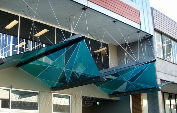Glass canopy of complicated shape on rods with additional cantilever elements