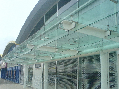 Composite glass canopy on metal cantilevers