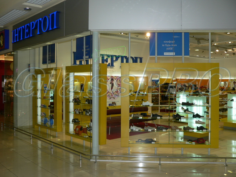 Glass partitions in a shopping center