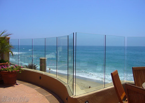 Model GS-01. Self-supporting glass railing (wind barrier) on the terrace