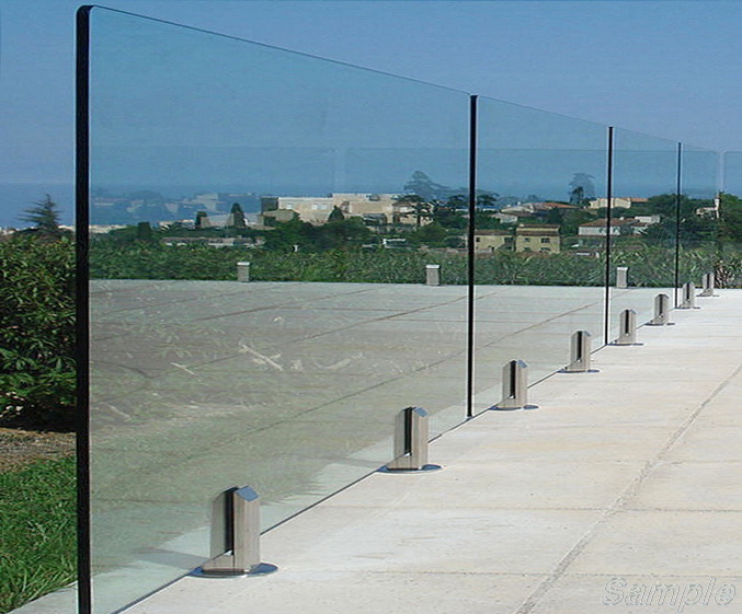 Model GS-02. Self-supporting glass railing on clamping