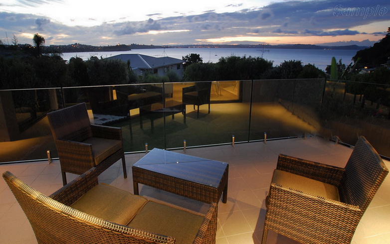 Model GS-02. Self-supporting glass railing of the terrace of a private house on clamping