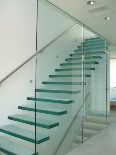 Model GS-01. Self-supporting glass stair railing with profile mounting