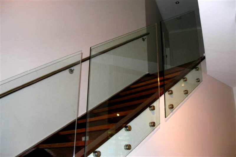 Model GS-03. Self-supporting glass stair railing, point-mounted glass railings