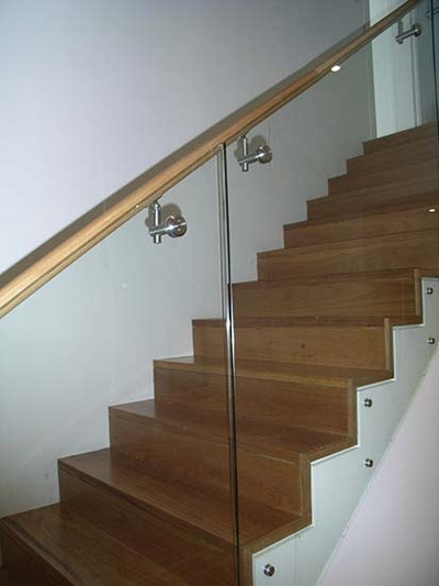 Model GS-03. Self-supporting glass stair railing, point-mounted glass railings