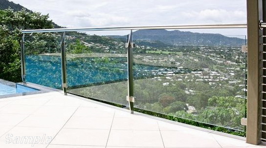 Модель GF-02. Каркасное стеклянное ограждение балкона на зажимах