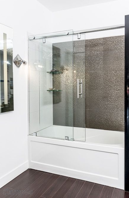Модель BS-07. Раздвижные стеклянные шторки для ванны